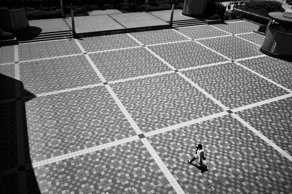 HIGH CONTRAST – 10